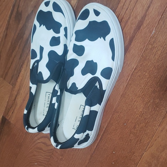 Cow print slip on shoes Size 8 - Picture 2 of 6